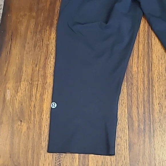 Lululemon high rise crop legging Size 12. - Picture 2 of 6